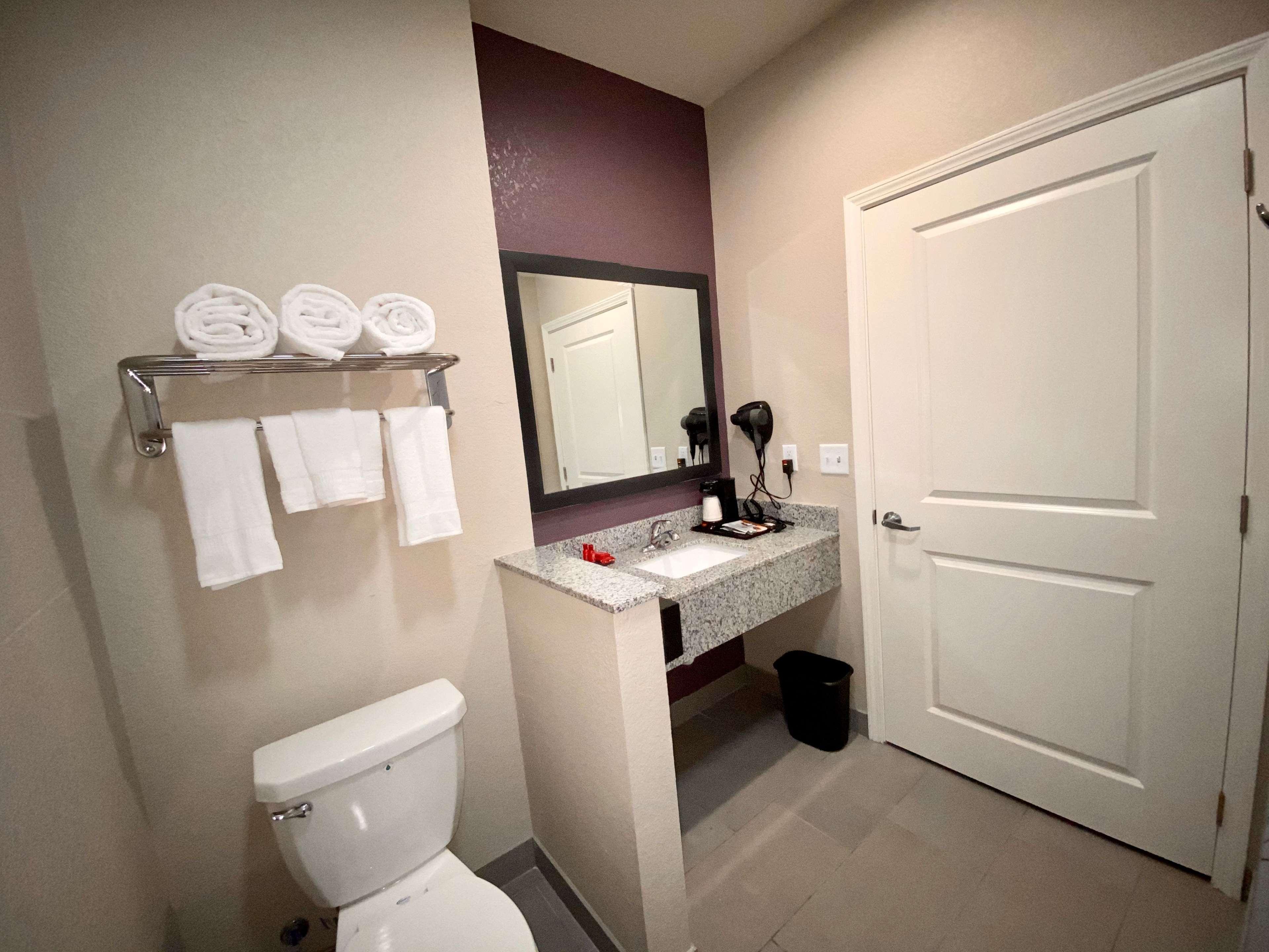 Surestay Plus Hotel By Best Western Ada Buitenkant foto