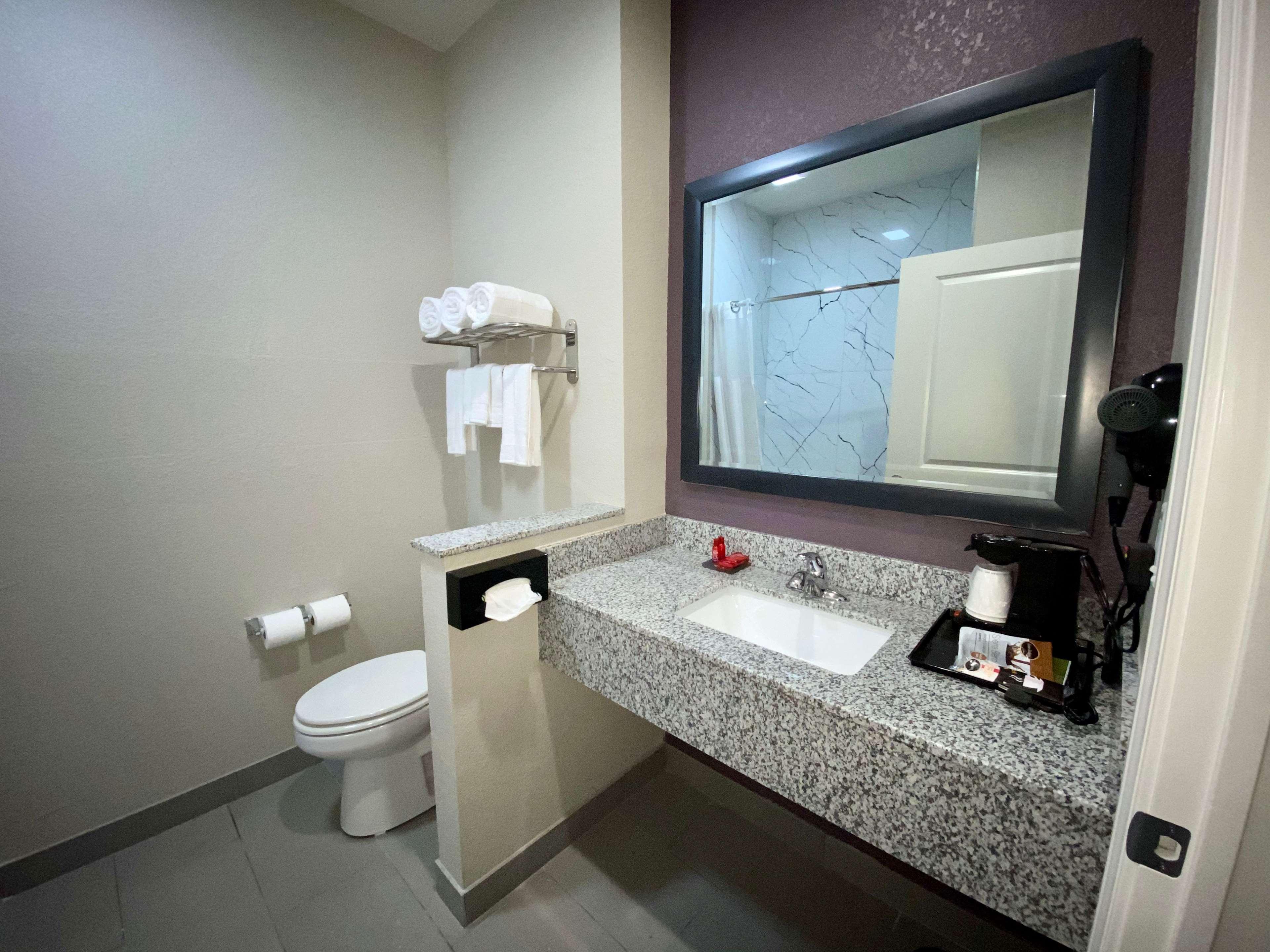 Surestay Plus Hotel By Best Western Ada Buitenkant foto